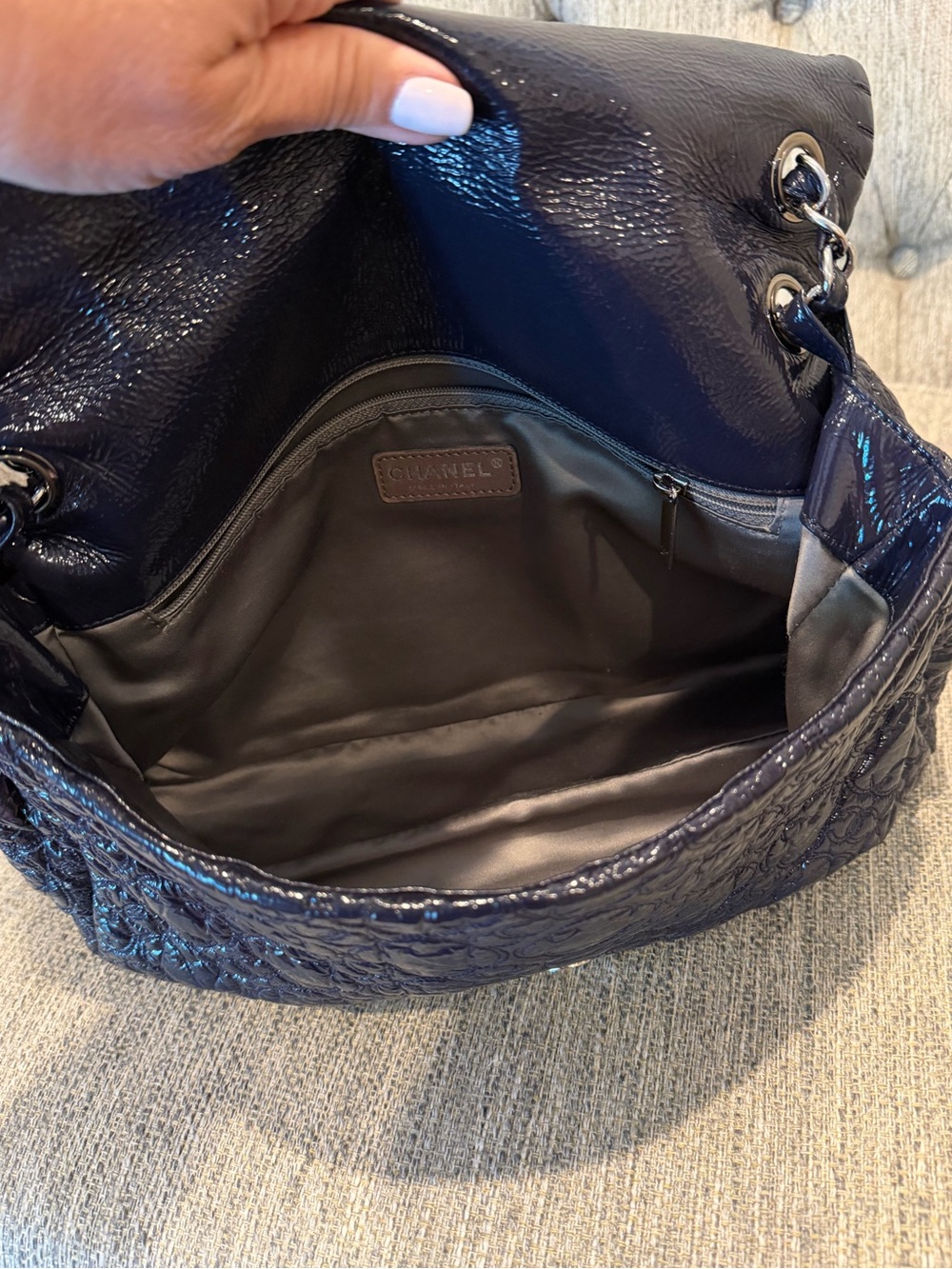 CHANEL Authentic Navy Blue Pattern Patent Leather Handbag - Picture 4 of 8